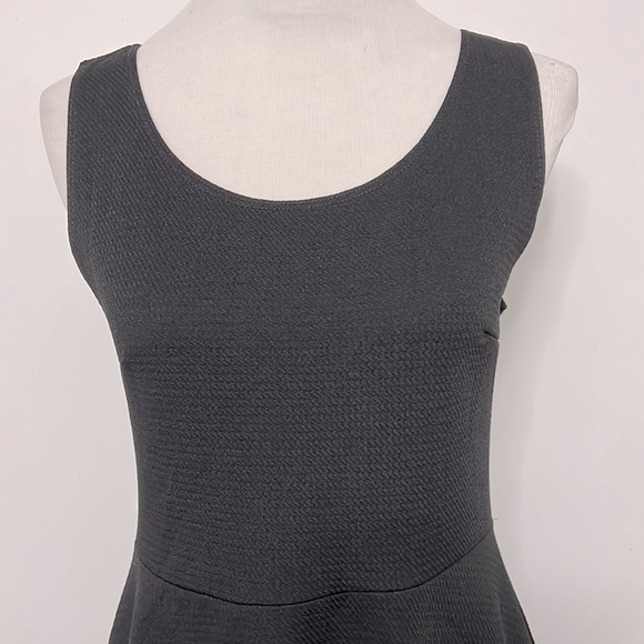 TRY THIS DRESS - Picture 2 of 7